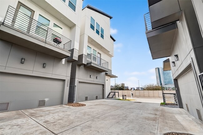 Building Photo - 2511 N MacGregor Way