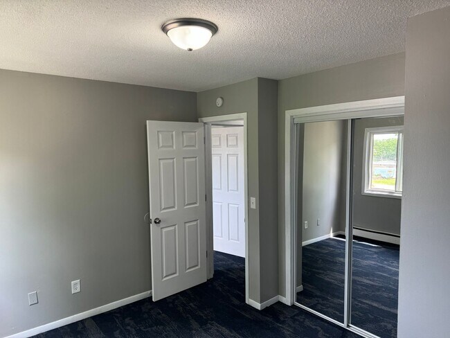 Building Photo - 1315 N Dowling Ave