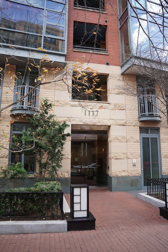 Primary Photo - Amazing 1 BR/1 BA Corner Penthouse Condo i...