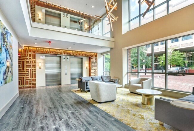 Building Photo - Spacious 2 bed 2 bath!