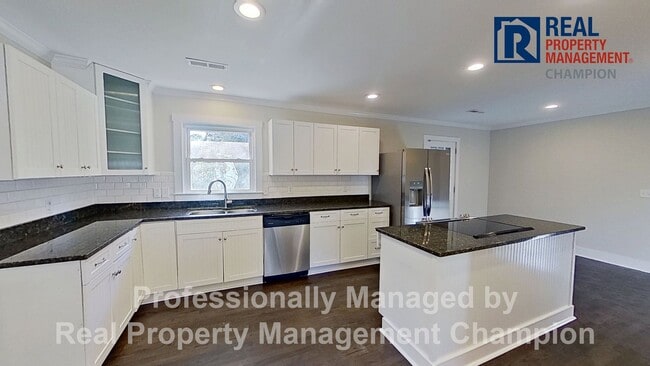 Building Photo - Updated 3 BD/2BA Home w/Spacious Rooms and Large Yard