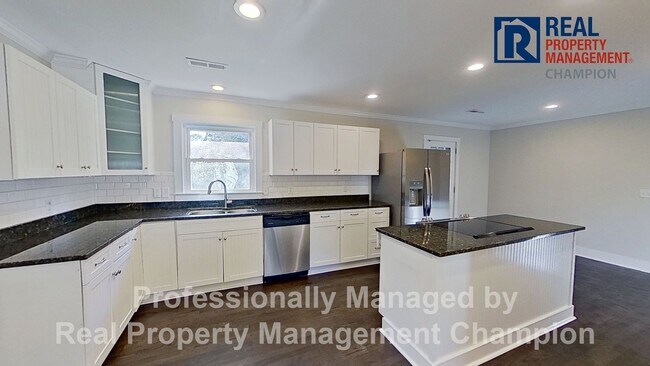 Building Photo - Updated 3 BD/2BA Home w/Spacious Rooms and...