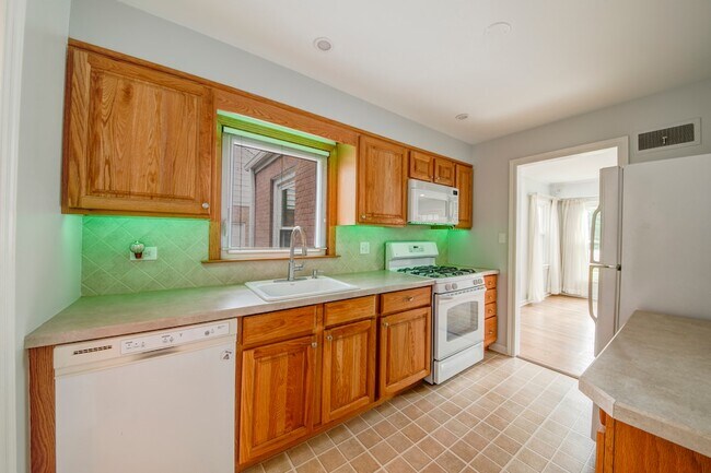 Building Photo - 384 S Wolf Rd