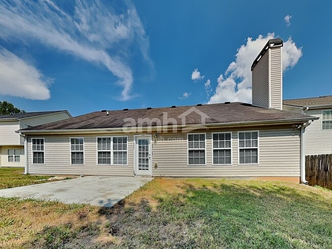 Building Photo - 2347 Swan Lake Dr SW