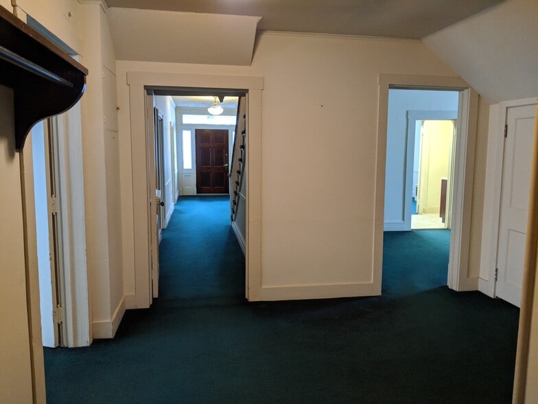 Building Photo - 412 Main St