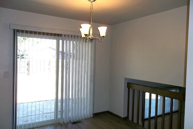Building Photo - Classic Fort Collins Home Available This August