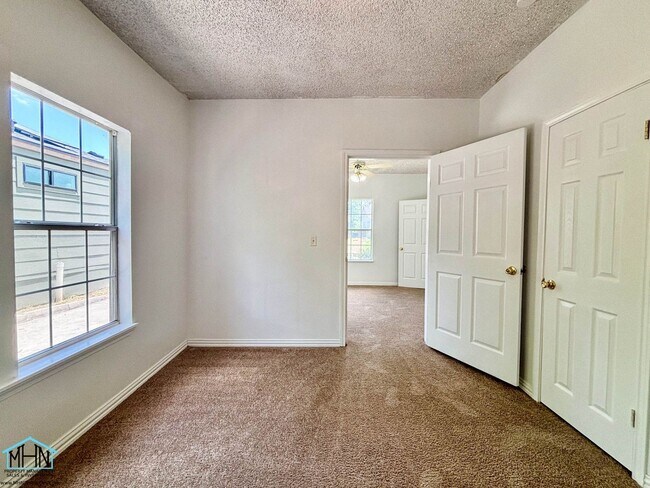 Building Photo - Cozy and Bright 3bedroom/1bath Vintage cha...