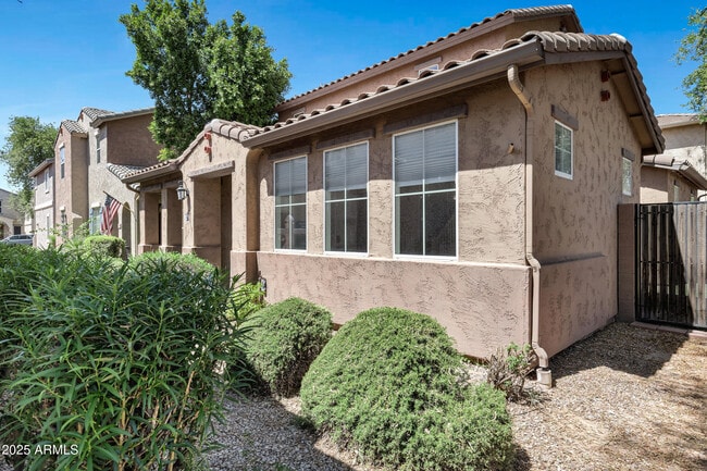 Building Photo - 10132 E Isleta Ave