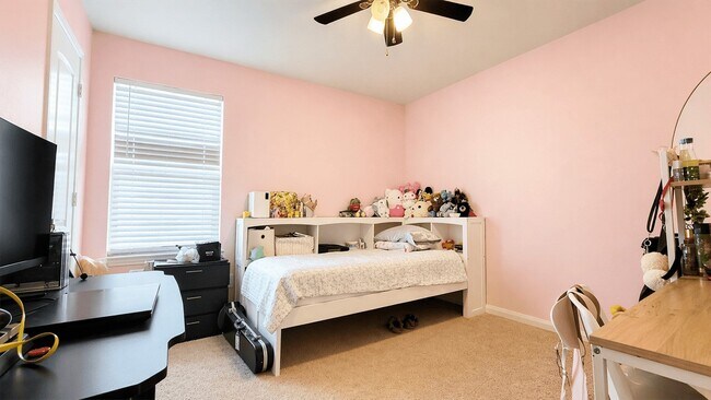 Building Photo - 17430 Cedar Rock Dr