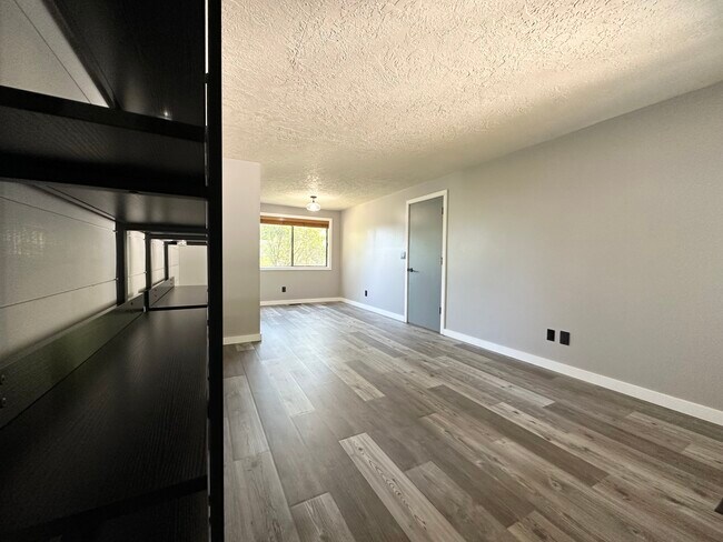 Entryway/dining room - 2345 Century Ln