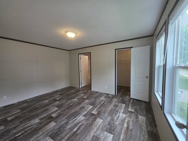 Building Photo - 44 Sparrow Hill Dr