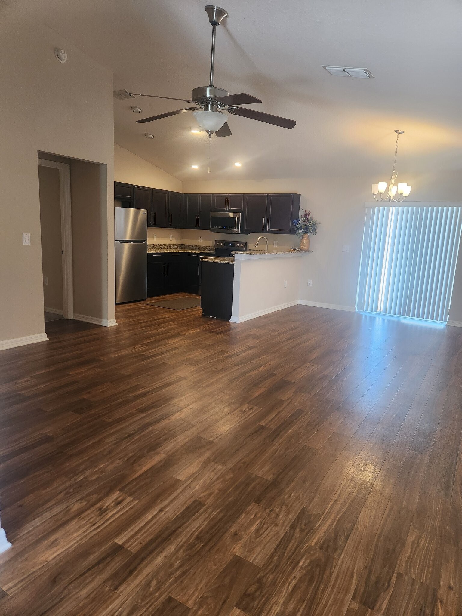 Building Photo - 750 Greenshank Dr