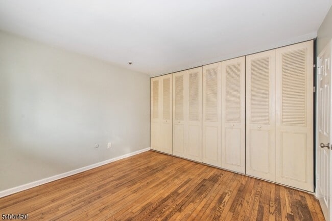 Building Photo - 191 N Beverwyck Rd