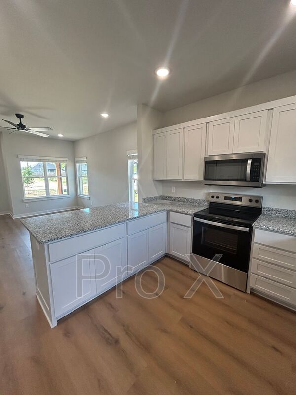 Building Photo - 623 Cosmos St