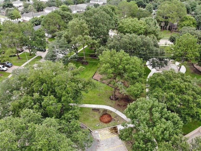 Building Photo - 8507 Grove Park Dr