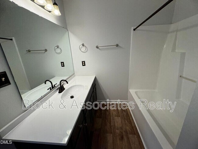 Building Photo - 4804 Tanglewood Oaks St