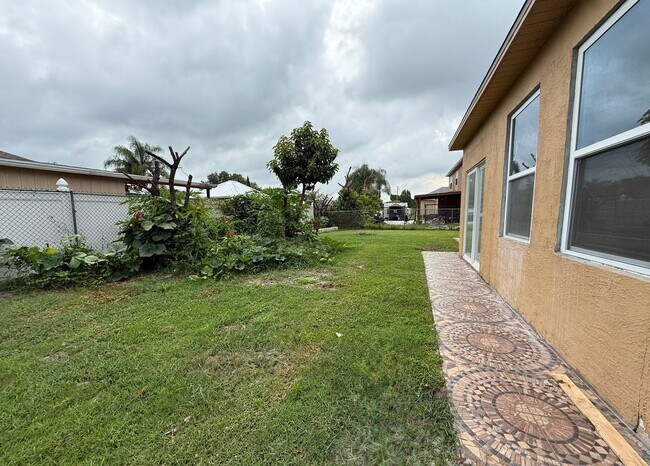 Building Photo - 677 Elbridge Dr