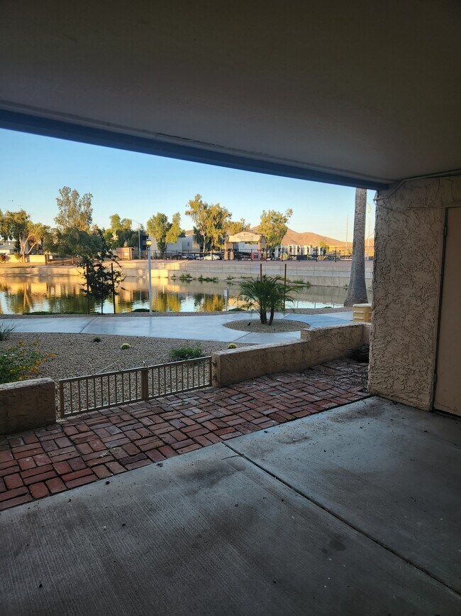 Building Photo - 11042 N 28th Dr