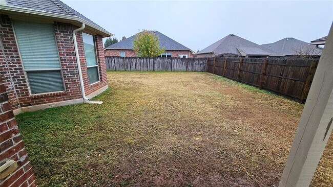 Building Photo - 1824 Woody Ln