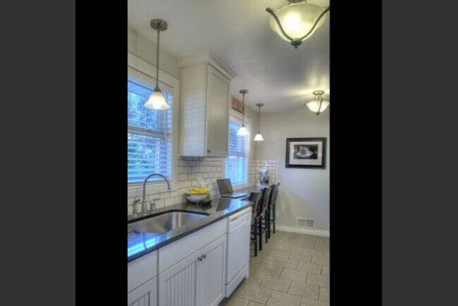 Building Photo - Available June 5th Spacious 3 Bedroom Rancher with Finished Basement & Beautiful Upgrades