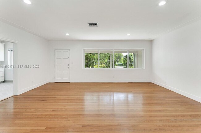 Building Photo - 4724 Orduna Dr