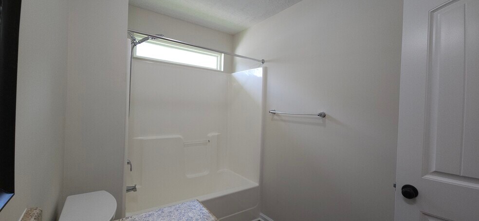 Shared Bath - 473 Sebastian Dr