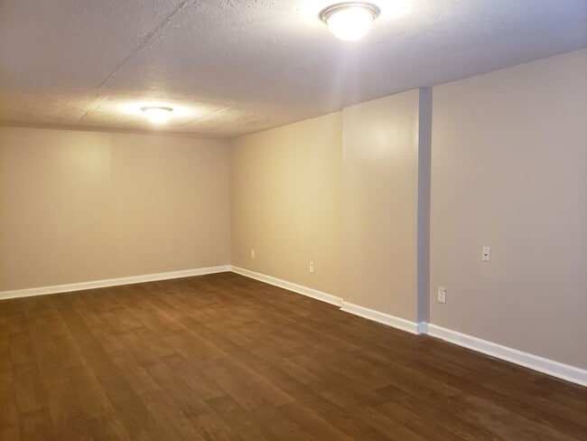 Building Photo - Coming Soon - 4 Bed, 2 Bth Split Level Home