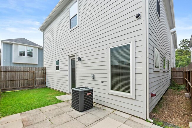 Building Photo - 1223 W Tidwell Rd