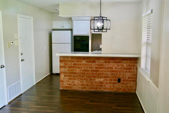 Building Photo - 5711 Southminster Dr