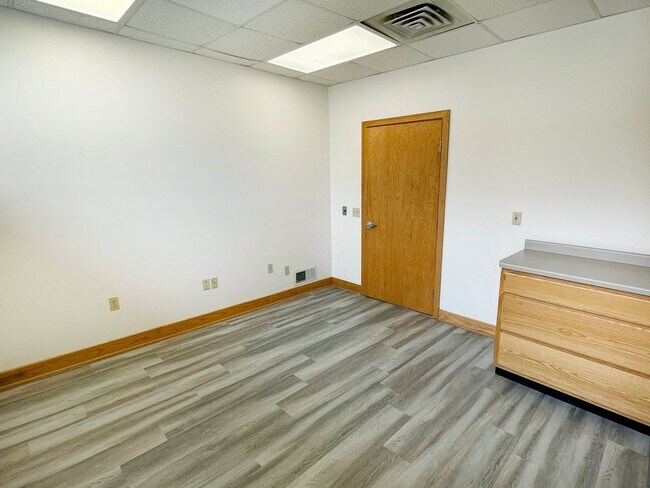 Building Photo - 1920 Monroe St