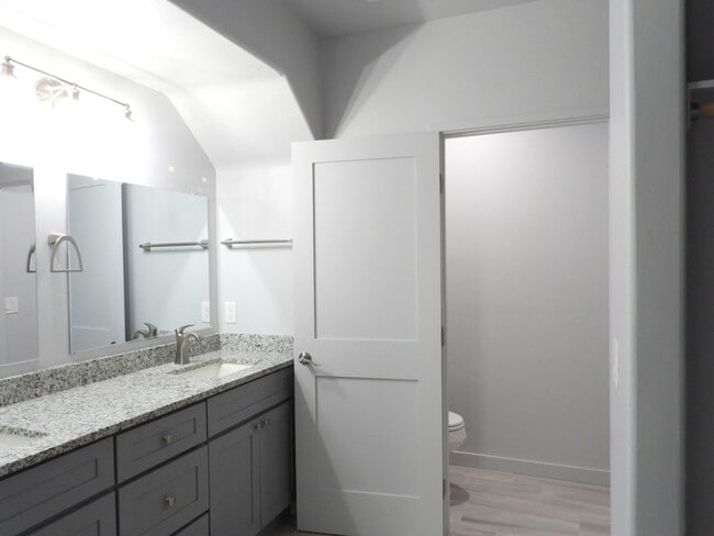 Building Photo - 3 Bedroom 2.5 Bath Home