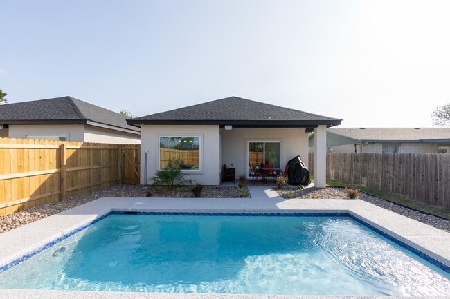 Building Photo - FOR LEASE - MODERN COMFORT MEETS PRIME LOC...