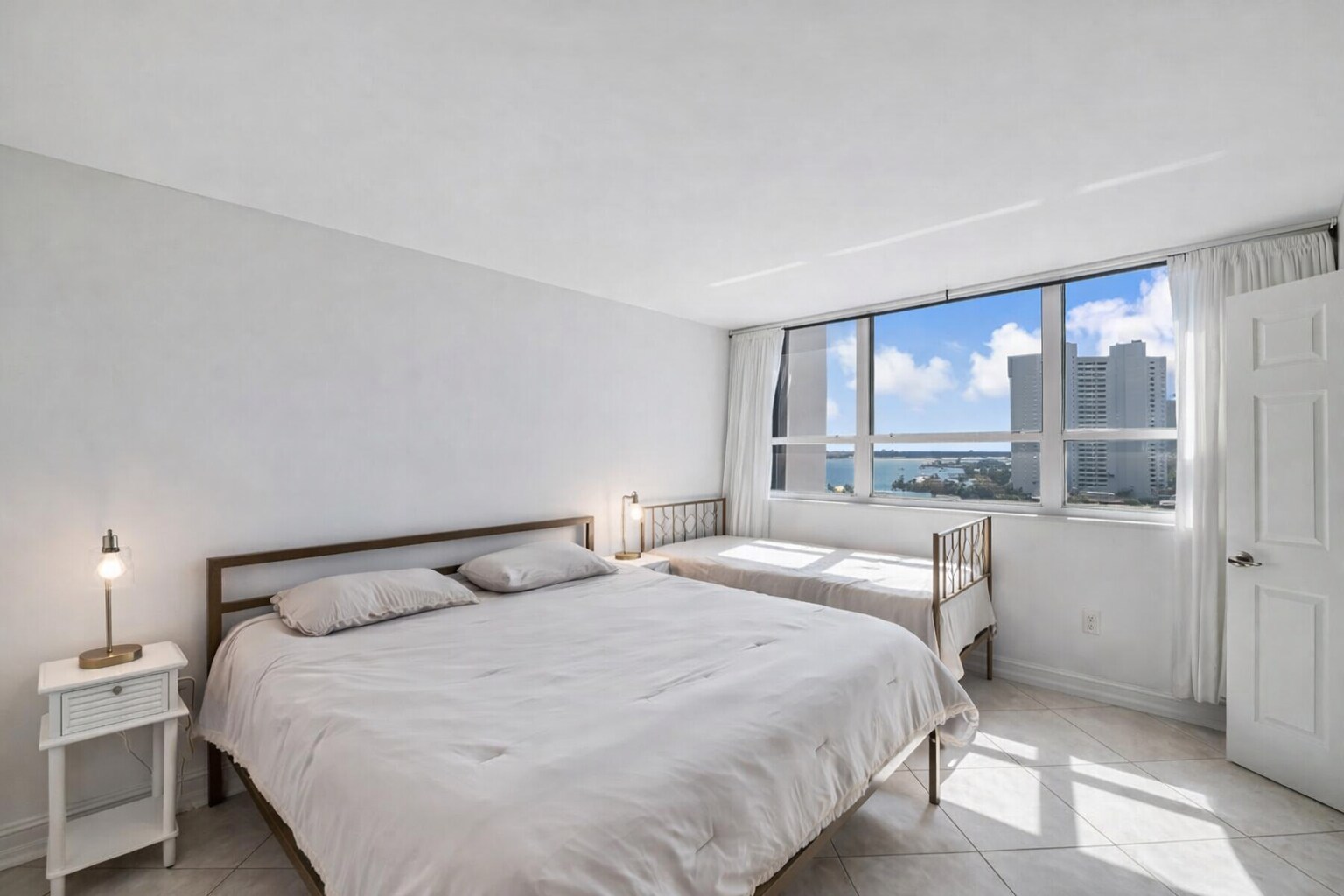 Building Photo - 5600 N Flagler Dr