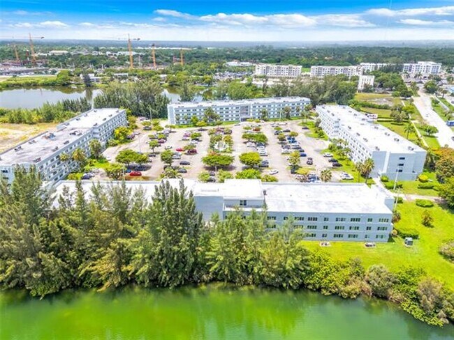 Building Photo - 14820 Naranja Lakes Blvd