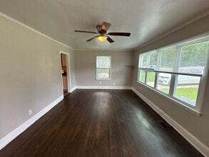 Building Photo - 410 Blacksnake Rd