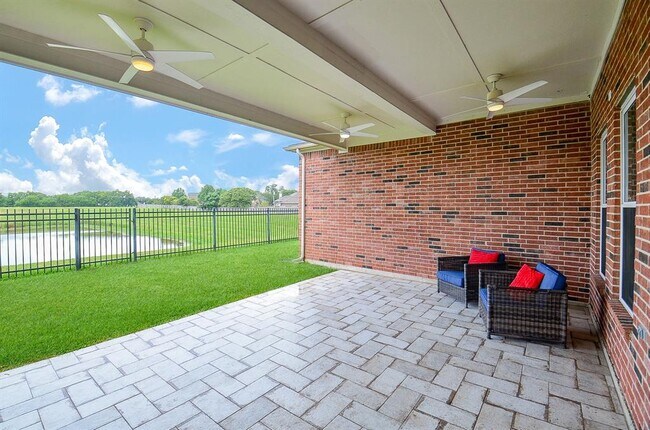 Building Photo - 7706 Bayou Green Ln