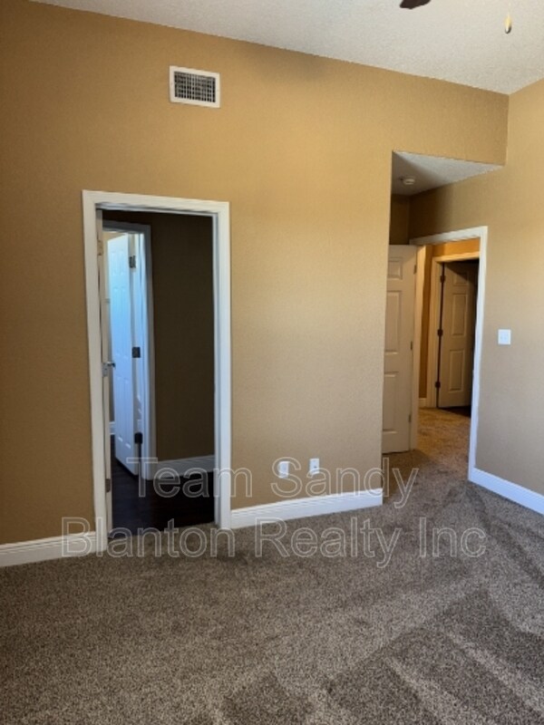 Building Photo - 7071 Lake Joanne Dr