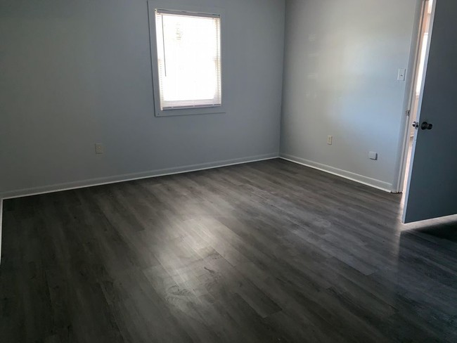 Building Photo - 37 Labrook Dr
