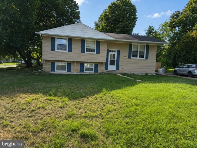 Building Photo - 8018 Hammond St