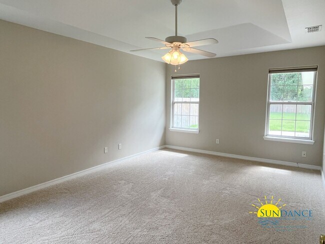 Building Photo - Freshly Painted 3 Bedroom Home in Navarre!