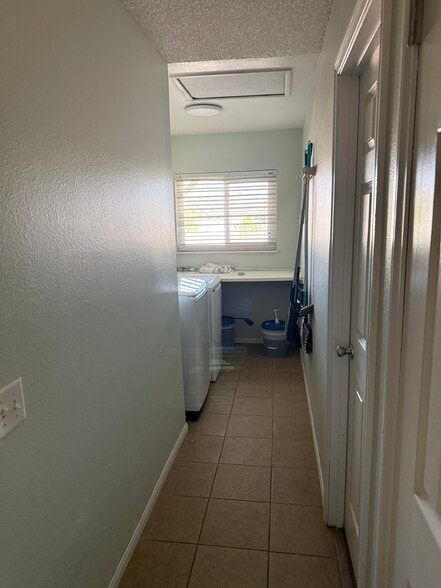 Building Photo - 17805 Bascom St