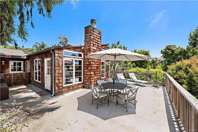 Building Photo - Woods Cove Beach House