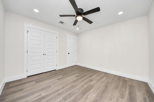 Building Photo - 918 Loper St