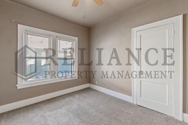 Building Photo - 806 N Faulkner St