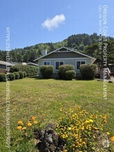 Building Photo - 3bed/2bath - New Deck & Interior Paint