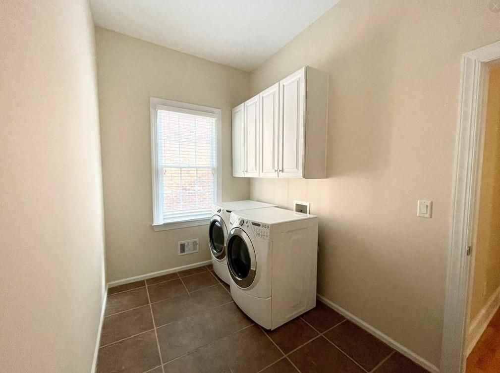 Building Photo - 455 Wembley Cir