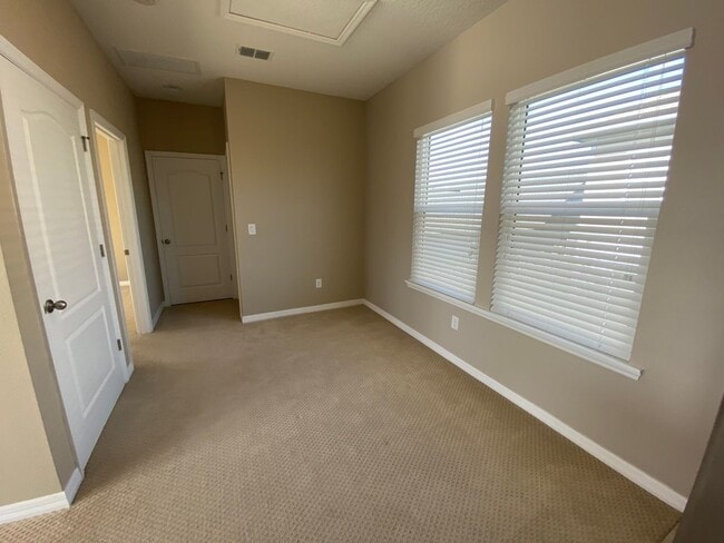 Building Photo - Brand New 1 Bedroom Unit in Laureate Park