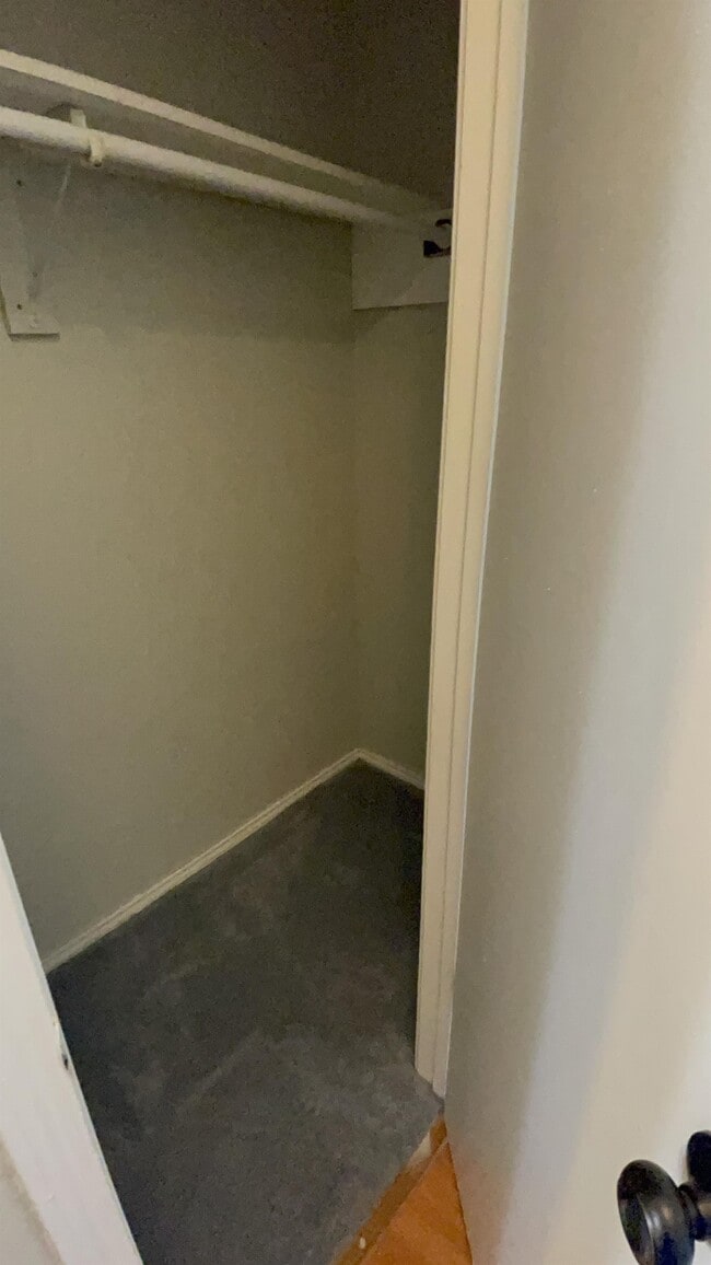 Building Photo - 921 NW Summercrest Blvd