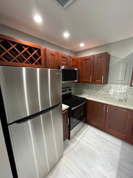 Building Photo - 8911 NW 28th Dr