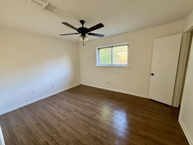 Building Photo - 2513 Tilman Dr